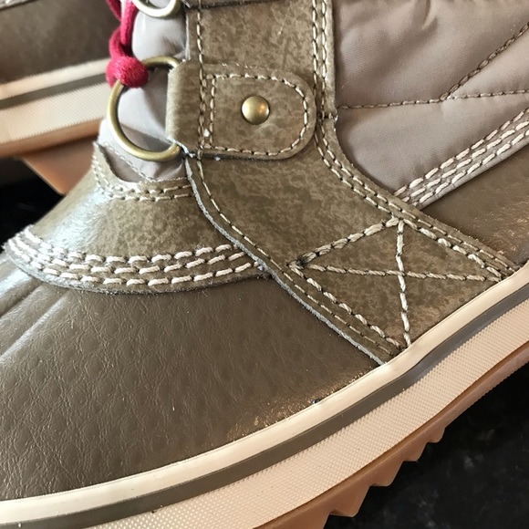 New Sorel Tofino II Boot, Khaki Waterproof Winter Boots, Gold Faux Fur Glam Boot - Picture 3 of 16